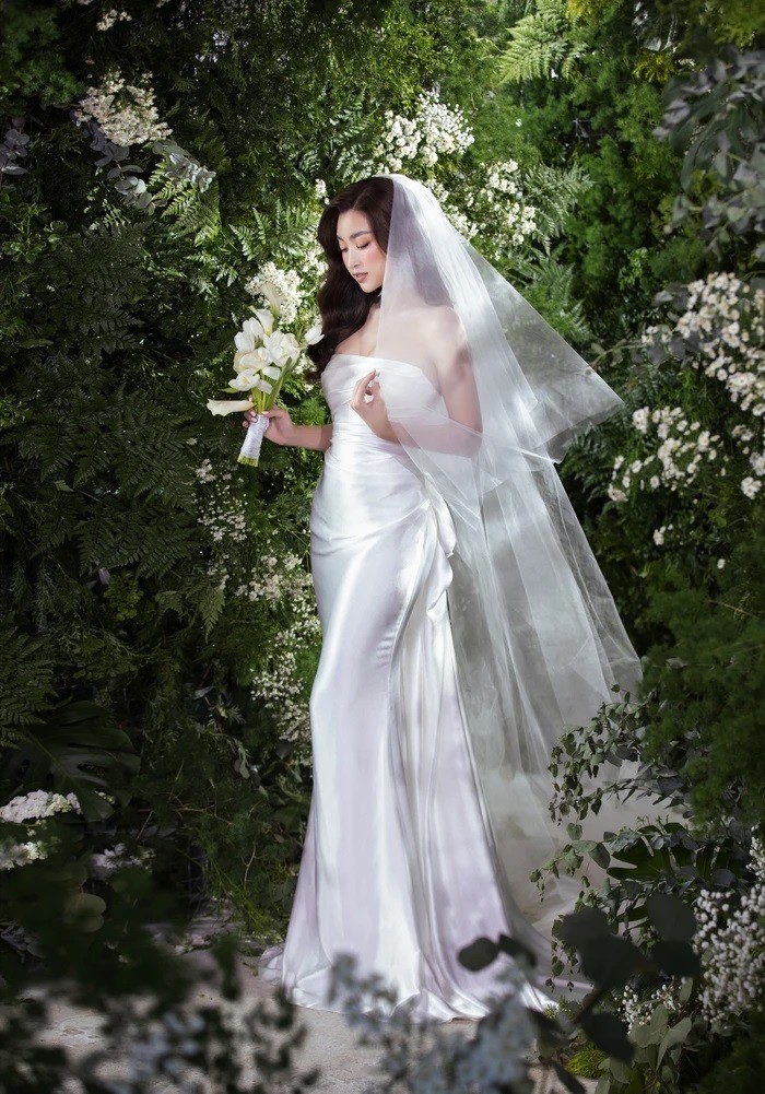 Hoa hậu Đỗ Mỹ Linh gây bất ngờ khi tung bộ ảnh cô dâu lộng lẫy Hoa hậu Đỗ Mỹ Linh gây bất ngờ khi tung bộ ảnh cô dâu lộng lẫy