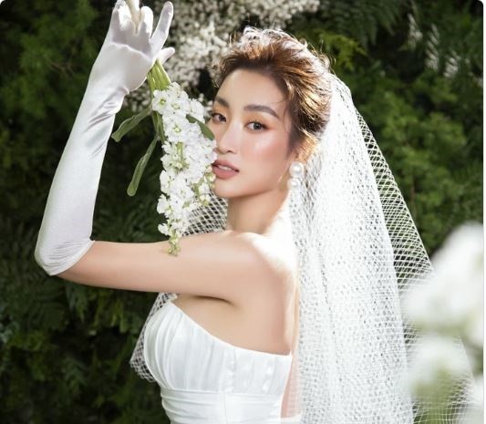 Hoa hậu Đỗ Mỹ Linh gây bất ngờ khi tung bộ ảnh cô dâu lộng lẫy Hoa hậu Đỗ Mỹ Linh gây bất ngờ khi tung bộ ảnh cô dâu lộng lẫy