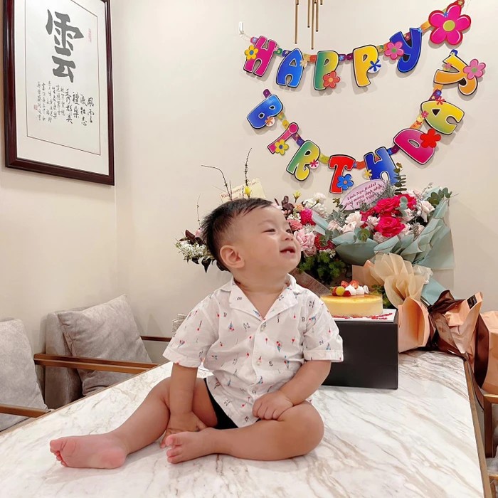 Lộ hình ảnh siêu dễ thương của nhóc tỳ nhà Á hậu Thuý Vân Lộ hình ảnh siêu dễ thương của nhóc tỳ nhà Á hậu Thuý Vân