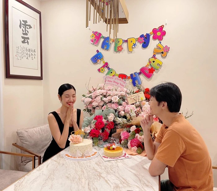 Lộ hình ảnh siêu dễ thương của nhóc tỳ nhà Á hậu Thuý Vân Lộ hình ảnh siêu dễ thương của nhóc tỳ nhà Á hậu Thuý Vân