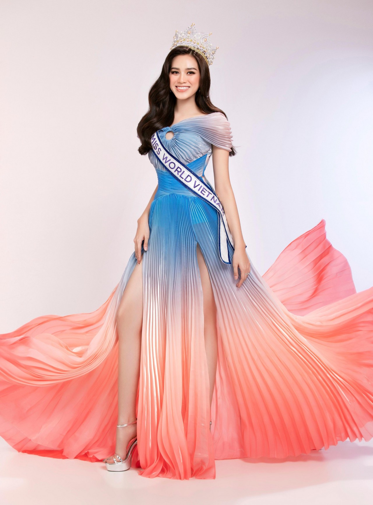 Hoa hậu Đỗ Thị Hà tung bộ ảnh đẹp rạng rỡ trước ngày dự Miss World 2021 Hoa hậu Đỗ Thị Hà tung bộ ảnh đẹp rạng rỡ trước ngày dự Miss World 2021