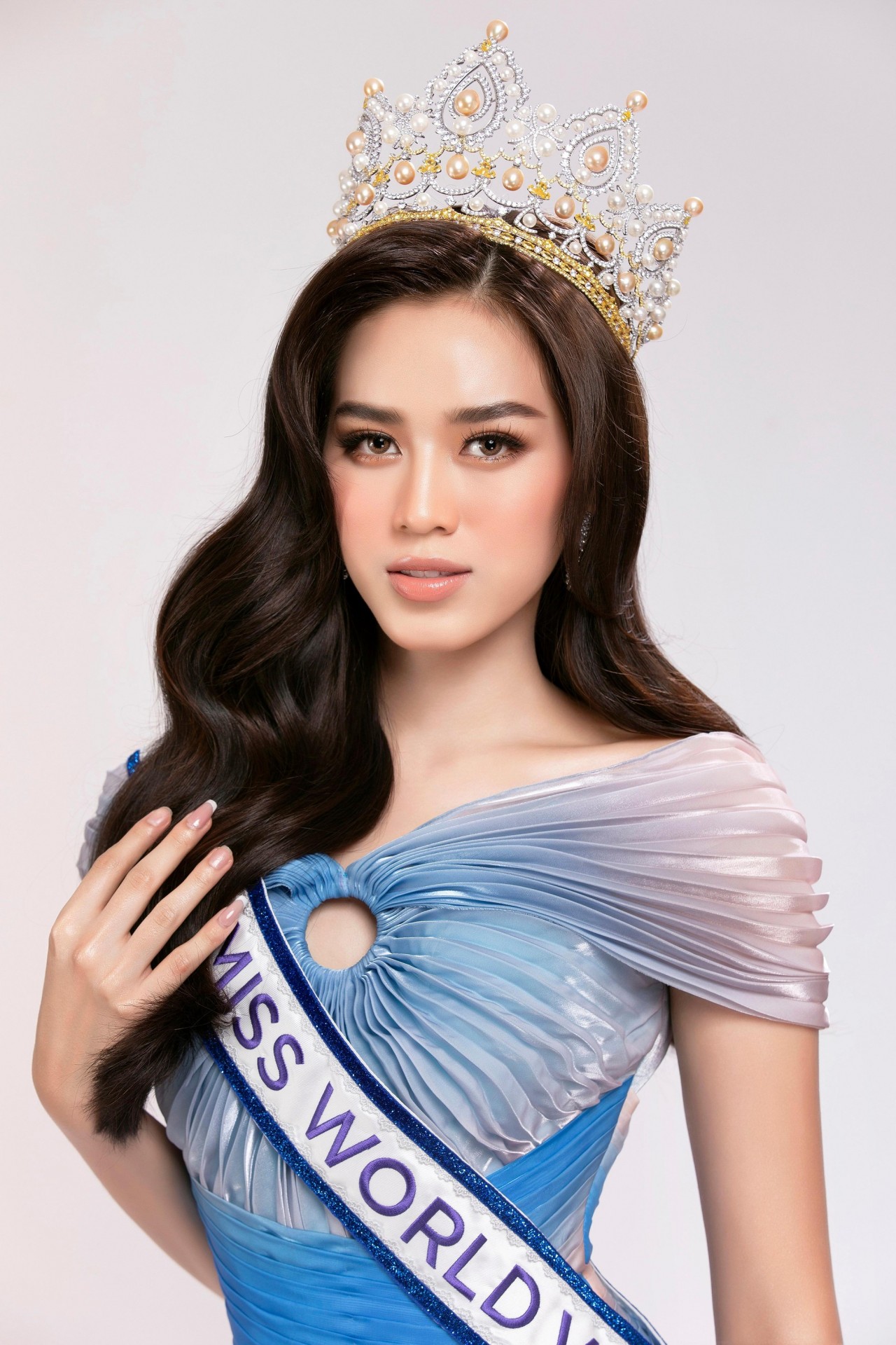 Hoa hậu Đỗ Thị Hà tung bộ ảnh đẹp rạng rỡ trước ngày dự Miss World 2021 Hoa hậu Đỗ Thị Hà tung bộ ảnh đẹp rạng rỡ trước ngày dự Miss World 2021