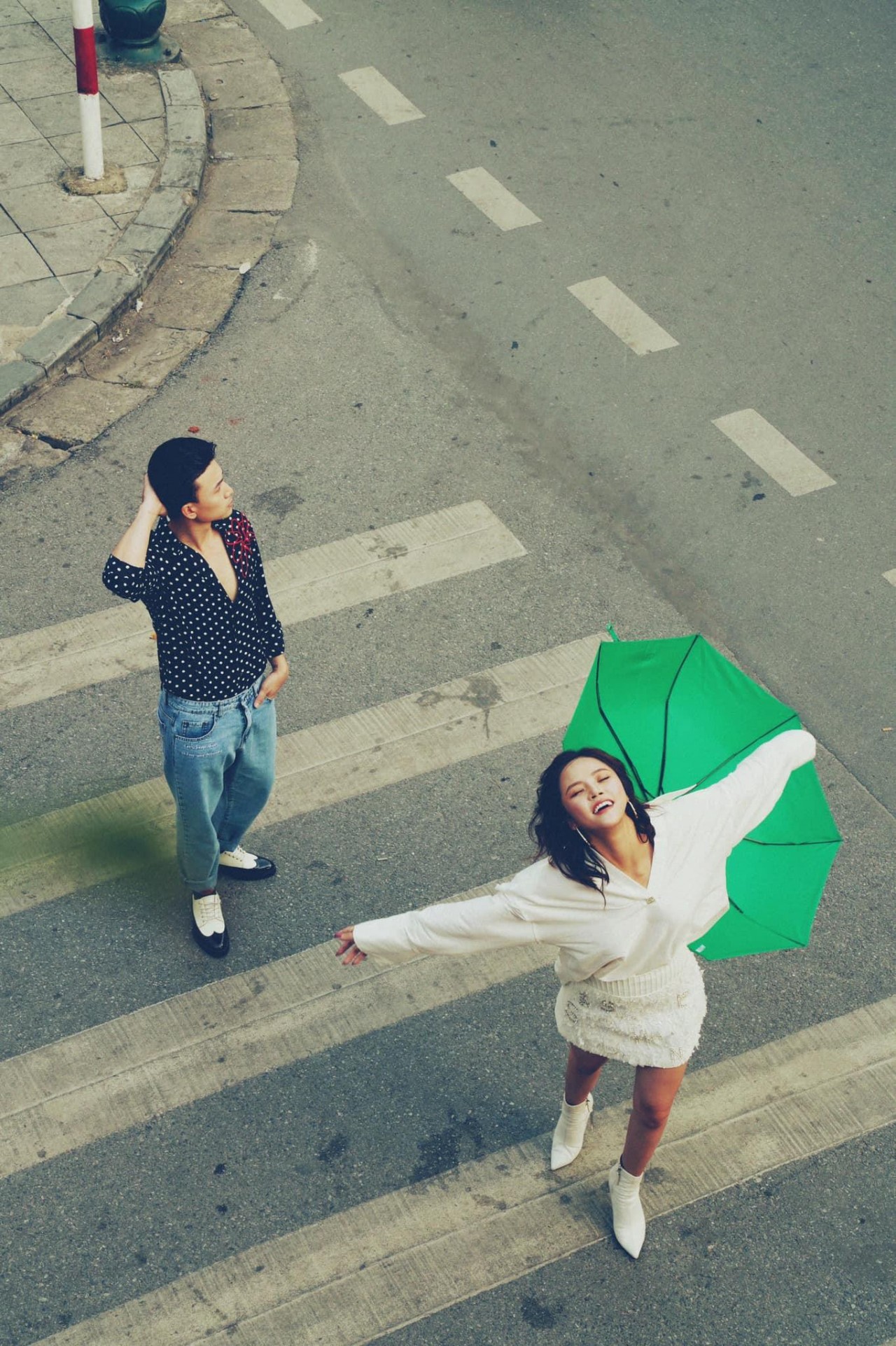 'Hương Vị Tình Thân' vừa đóng máy, cặp đôi Huy - Thy khoe bộ ảnh tình tứ đẹp như mơ 'Hương Vị Tình Thân' vừa đóng máy, cặp đôi Huy - Thy khoe bộ ảnh tình tứ đẹp như mơ
