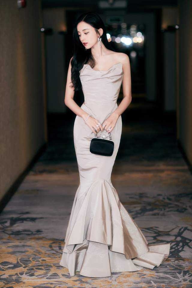 Mỹ nhân Hoa ngữ hóa 'thiên tiên' khi diện đầm đuôi cá Mỹ nhân Hoa ngữ hóa 'thiên tiên' khi diện đầm đuôi cá