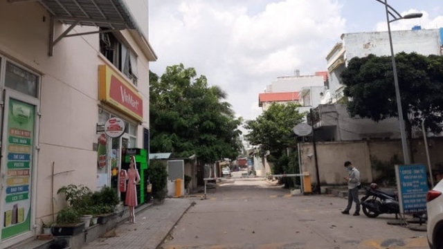 Thông tin pháp luật chiều 2/11: Truy tìm thanh niên chém 3 bảo vệ chung cư ở TP.HCM bị thương nặng