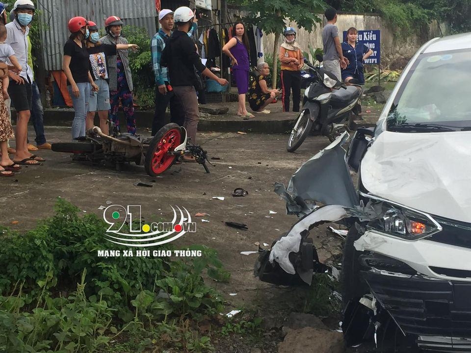 Tai nạn giao thông sáng 9/11: Lấn làn tông trực diện ôtô 4 chỗ, thanh niên phóng Honda Sonic nguy kịch Tai nạn giao thông sáng 9/11: Lấn làn tông trực diện ôtô 4 chỗ, thanh niên phóng Honda Sonic nguy kịch