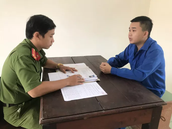 Thông tin pháp luật chiều 9/11: Bắt giữ kẻ dùng clip nhạy cảm tống tiền cô gái sau 3 năm lẩn trốn Thông tin pháp luật chiều 9/11: Bắt giữ kẻ dùng clip nhạy cảm tống tiền cô gái sau 3 năm lẩn trốn