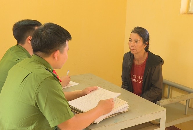 Thông tin pháp luật chiều 9/11: Bắt giữ kẻ dùng clip nhạy cảm tống tiền cô gái sau 3 năm lẩn trốn Thông tin pháp luật chiều 9/11: Bắt giữ kẻ dùng clip nhạy cảm tống tiền cô gái sau 3 năm lẩn trốn