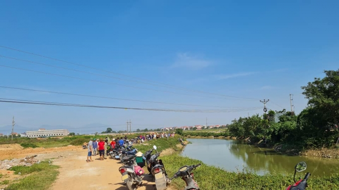 Thông tin pháp luật chiều 11/11: Cái chết bí ẩn của cặp vợ chồng trong bồn nước gắn sau xe kéo ở Bình Dương Thông tin pháp luật chiều 11/11: Cái chết bí ẩn của cặp vợ chồng trong bồn nước gắn sau xe kéo ở Bình Dương