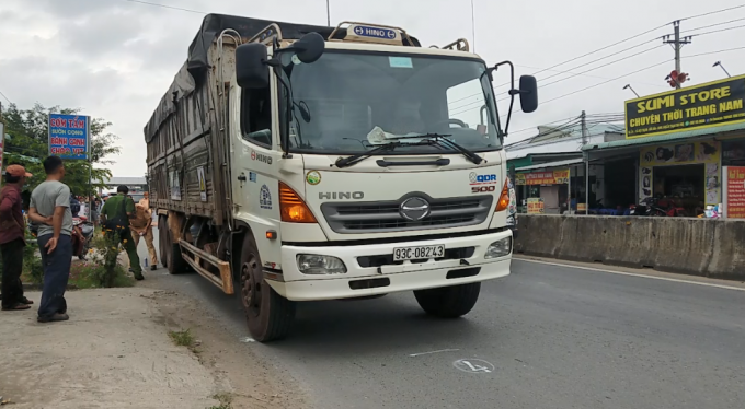 Tai nạn giao thông chiều 11/11: Tài xế nhầm chân ga, điều khiển ô tô đâm 4 người nằm gục giữa phố Tai nạn giao thông chiều 11/11: Tài xế nhầm chân ga, điều khiển ô tô đâm 4 người nằm gục giữa phố