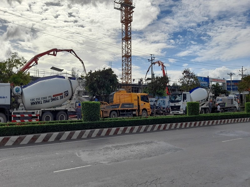 Tai nạn giao thông chiều 14/11: Truy tìm người phụ nữ bỏ chạy trong vụ tai nạn xe tải cán cô gái 20 tuổi tử vong Tai nạn giao thông chiều 14/11: Truy tìm người phụ nữ bỏ chạy trong vụ tai nạn xe tải cán cô gái 20 tuổi tử vong