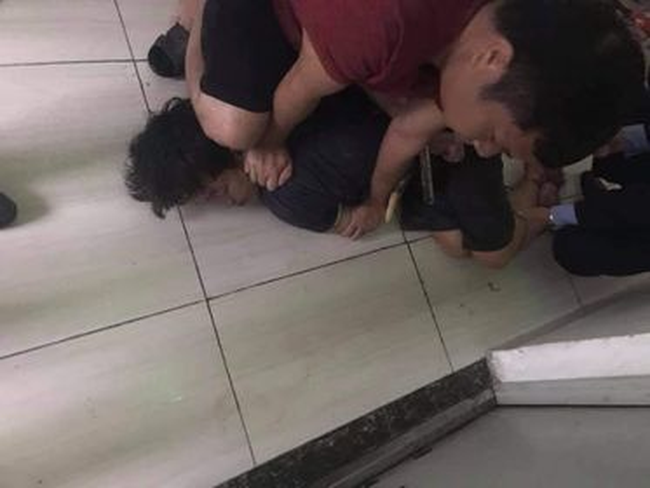 Thông tin pháp luật sáng 17/11: Thanh niên ngáo đá cầm dao chém mẹ ruột tử vong tại chỗ Thông tin pháp luật sáng 17/11: Thanh niên ngáo đá cầm dao chém mẹ ruột tử vong tại chỗ
