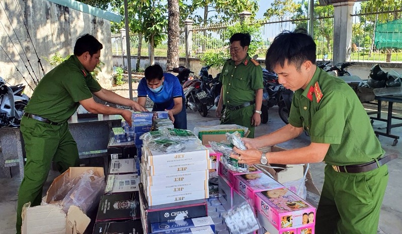 Thông tin pháp luật chiều 18/11: Phát hiện nam thanh niên tử vong dưới chân cầu thang phòng trọ Thông tin pháp luật chiều 18/11: Phát hiện nam thanh niên tử vong dưới chân cầu thang phòng trọ