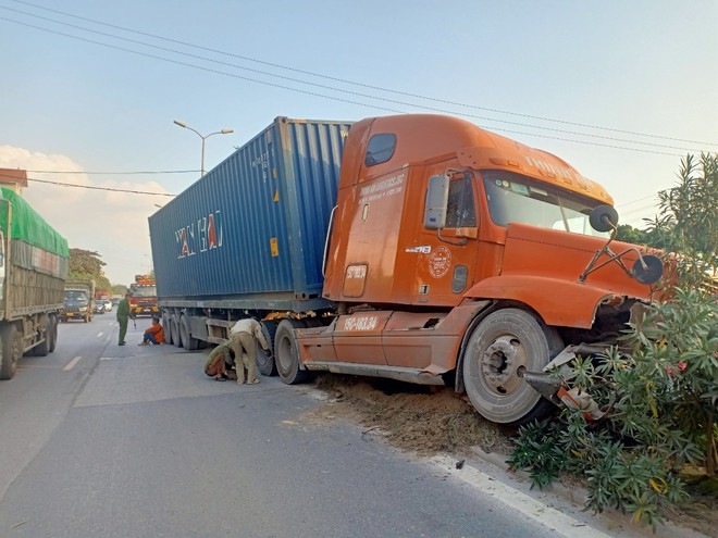 Tai nạn giao thông chiều 18/11: Xe container Tai nạn giao thông chiều 18/11: Xe container