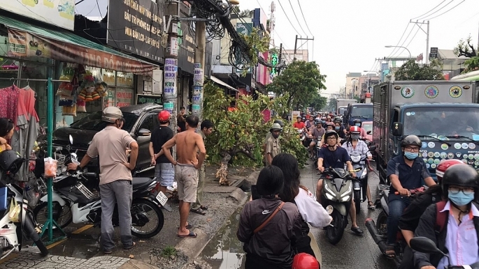 Tai nạn giao thông sáng 22/11: Lật xe khách trên đèo Thung Khe, 2 người chết Tai nạn giao thông sáng 22/11: Lật xe khách trên đèo Thung Khe, 2 người chết