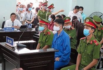 Thông tin pháp luật chiều 25/11: Bác sĩ bị cáo buộc hiếp dâm bất ngờ có đơn 