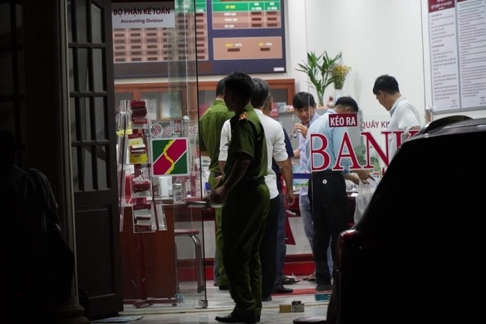 Thông tin pháp luật sáng 27/11: Truy bắt thanh niên nghi cầm lựu đạn cướp ngân hàng Agribank ở Đồng Nai Thông tin pháp luật sáng 27/11: Truy bắt thanh niên nghi cầm lựu đạn cướp ngân hàng Agribank ở Đồng Nai