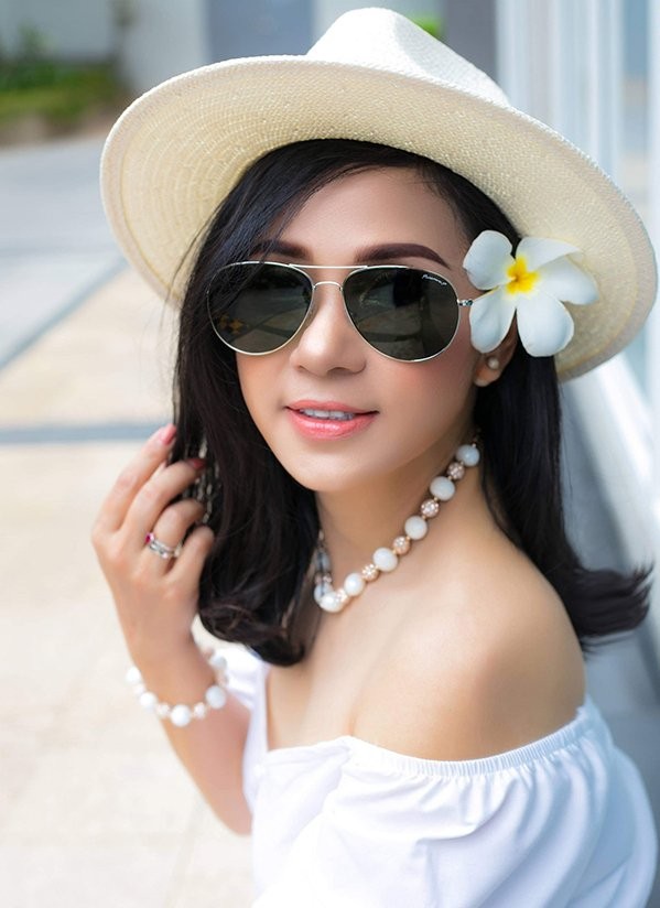 Ngẩn ngơ trước nhan sắc Việt Trinh ở tuổi 49 Ngẩn ngơ trước nhan sắc Việt Trinh ở tuổi 49