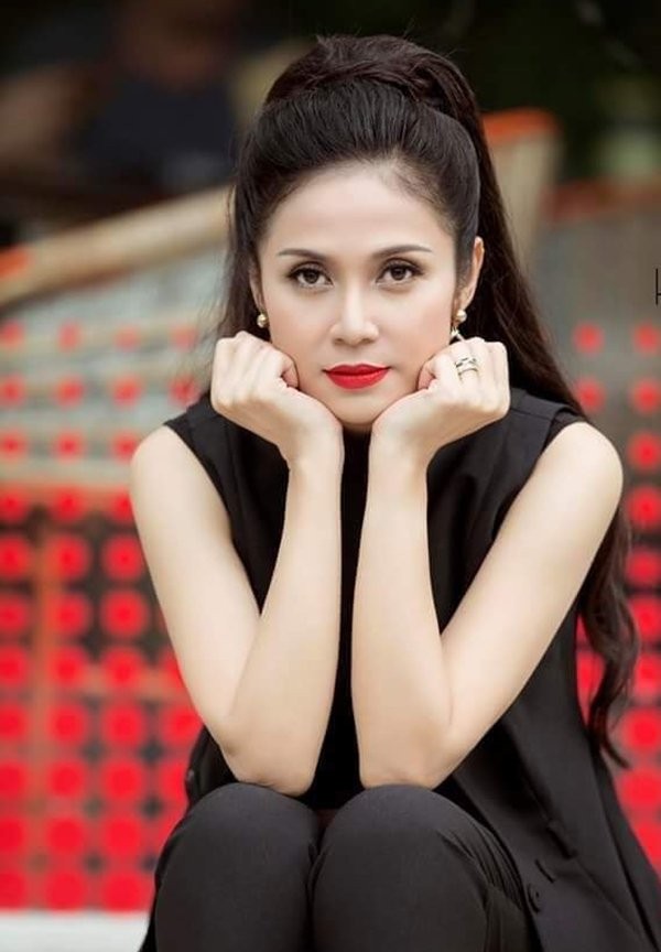Ngẩn ngơ trước nhan sắc Việt Trinh ở tuổi 49 Ngẩn ngơ trước nhan sắc Việt Trinh ở tuổi 49