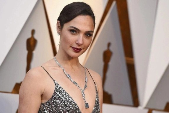 Nữ thần nhan sắc của màn ảnh Hollywood được chọn làm 'Hoàng hậu Nữ thần nhan sắc của màn ảnh Hollywood được chọn làm 'Hoàng hậu