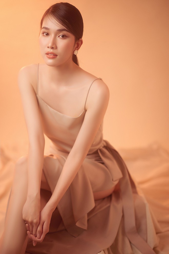 Á hậu Phương Anh trổ tài ứng xử 'đỉnh cao' bằng tiếng Anh Á hậu Phương Anh trổ tài ứng xử 'đỉnh cao' bằng tiếng Anh