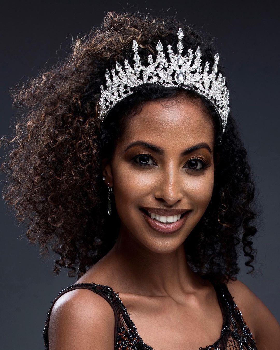Người đẹp Kenya từng bị phế truất danh hiệu bất ngờ được bổ nhiệm làm Hoa hậu Hoàn vũ Người đẹp Kenya từng bị phế truất danh hiệu bất ngờ được bổ nhiệm làm Hoa hậu Hoàn vũ