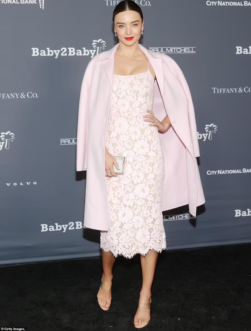 Miranda Kerr gợi cảm nổi bật khi sánh bước bên chồng tỷ phú Miranda Kerr gợi cảm nổi bật khi sánh bước bên chồng tỷ phú