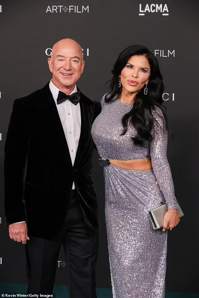 Người tình 52 tuổi sánh đôi bên tỷ phú đình đám Jeff Bezos Người tình 52 tuổi sánh đôi bên tỷ phú đình đám Jeff Bezos