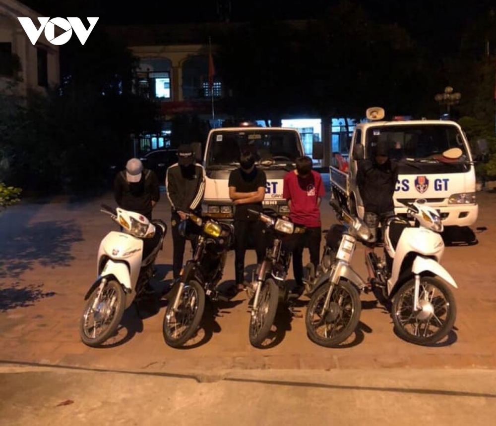 Tai nạn giao thông sáng 2/12: Ô tô cứu hộ bất ngờ đâm xe rác đang hút bụi trên cầu Nhật Tân, hai phương tiện dính chặt Tai nạn giao thông sáng 2/12: Ô tô cứu hộ bất ngờ đâm xe rác đang hút bụi trên cầu Nhật Tân, hai phương tiện dính chặt