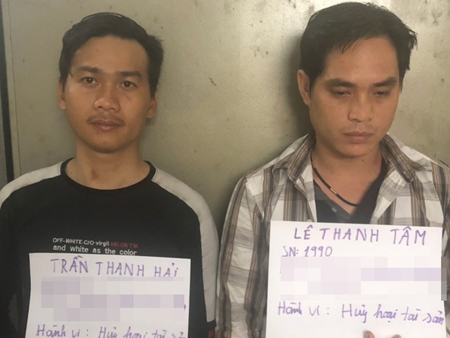 Thông tin pháp luật chiều 5/12: Tạm giữ ông lão hiếp dâm nữ sinh lớp 5 gần nhà Thông tin pháp luật chiều 5/12: Tạm giữ ông lão hiếp dâm nữ sinh lớp 5 gần nhà