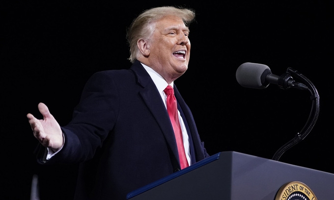 Ông Trump xem xét rời Nhà Trắng bằng chuyến bay Không lực Một cuối cùng Ông Trump xem xét rời Nhà Trắng bằng chuyến bay Không lực Một cuối cùng