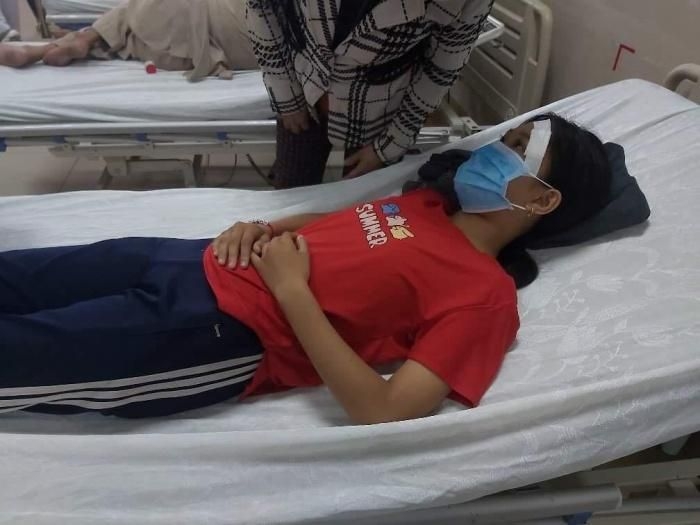 Nữ sinh lớp 7 bị đánh, đạp xuống mương sau va chạm giao thông Nữ sinh lớp 7 bị đánh, đạp xuống mương sau va chạm giao thông