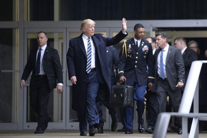 Nếu Trump không tới dự lễ nhận chức của ông Biden, số phận vali hạt nhân Mỹ sẽ ra sao?