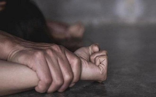 Thông tin pháp luật sáng 24/12: Đi chơi đám cưới, bé gái 12 tuổi bị hai thiếu niên giở trò đồi bại Thông tin pháp luật sáng 24/12: Đi chơi đám cưới, bé gái 12 tuổi bị hai thiếu niên giở trò đồi bại