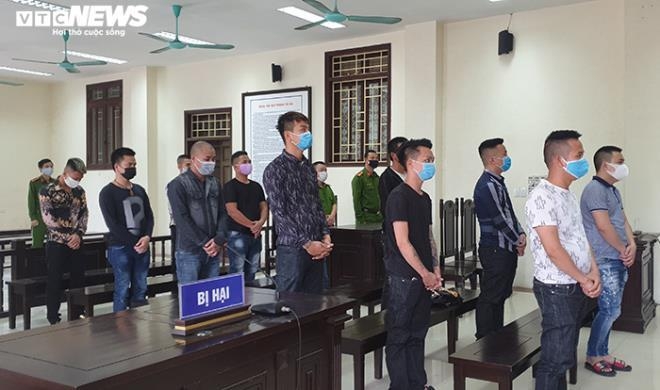 Thông tin pháp luật sáng 24/12: Đi chơi đám cưới, bé gái 12 tuổi bị hai thiếu niên giở trò đồi bại Thông tin pháp luật sáng 24/12: Đi chơi đám cưới, bé gái 12 tuổi bị hai thiếu niên giở trò đồi bại