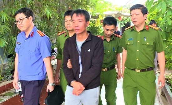 Tin tức pháp luật chiều 27/12: Bắt 'lò' sản xuất thẻ căn cước công dân giả Tin tức pháp luật chiều 27/12: Bắt 'lò' sản xuất thẻ căn cước công dân giả