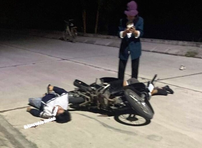 Tin tức tai nạn giao thông sáng 30/12: Xe khách giường nằm lật ngang trên cao tốc Nội Bài - Lào Cai, hành khách hoảng loạn Tin tức tai nạn giao thông sáng 30/12: Xe khách giường nằm lật ngang trên cao tốc Nội Bài - Lào Cai, hành khách hoảng loạn