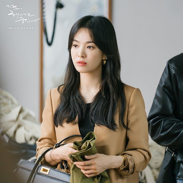Hé lộ mức cát sê 'khủng' của hai người đẹp Song Hye Kyo và Jun Ji Hyun Hé lộ mức cát sê 'khủng' của hai người đẹp Song Hye Kyo và Jun Ji Hyun