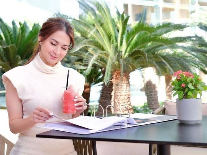 Lộ diện mỹ nhân không cần vương miện vẫn tỏa sáng rực rỡ ở Chung kết Miss Universe 2021 Lộ diện mỹ nhân không cần vương miện vẫn tỏa sáng rực rỡ ở Chung kết Miss Universe 2021
