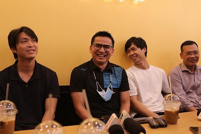 Công Phượng, Tuấn Anh hội ngộ HLV Kiatusak và hé lộ mục tiêu V-League 2021 Công Phượng, Tuấn Anh hội ngộ HLV Kiatusak và hé lộ mục tiêu V-League 2021