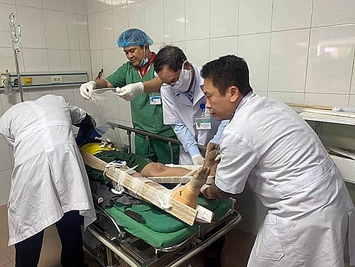 Đứt thang cuốn tại công trình Sở Tài chính Nghệ An, nhiều người thương vong Đứt thang cuốn tại công trình Sở Tài chính Nghệ An, nhiều người thương vong