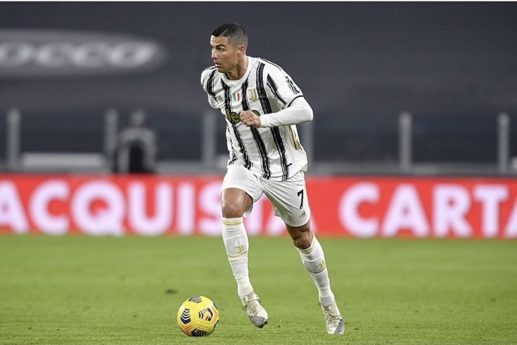 Tỏa sáng ở Serie A, Ronaldo xô đổ thành tích ghi bàn siêu ‘khủng’ của Pele Tỏa sáng ở Serie A, Ronaldo xô đổ thành tích ghi bàn siêu ‘khủng’ của Pele