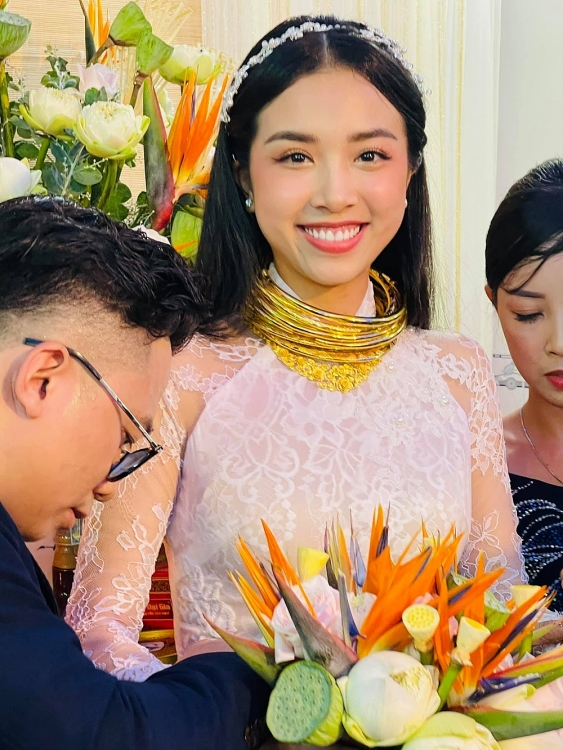 Chân dung Á hậu Thúy An, người đeo 13 cây vàng trong lễ cưới Chân dung Á hậu Thúy An, người đeo 13 cây vàng trong lễ cưới