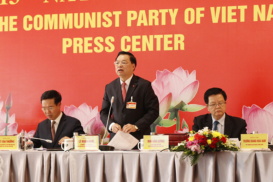 Phương châm của Đại hội XIII: “Đoàn kết - Dân chủ - Kỷ cương - Sáng tạo - Phát triển” Đồng chí Lê Mạnh Hùng, Phó Trưởng Ban Tuyên giáo Trung ương, Giám đốc Trung tâm Báo chí Đại hội XIII điều hành phần họp Báo.