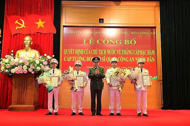 Chân dung Thứ trưởng Bộ Công an vừa được thăng hàm Trung tướng Chân dung Thứ trưởng Bộ Công an vừa được thăng hàm Trung tướng