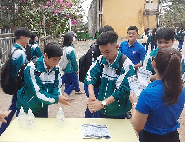 Trường THPT đầu tiên ở Hà Nội cho học sinh nghỉ học Covid-19 Trường THPT đầu tiên ở Hà Nội cho học sinh nghỉ học Covid-19