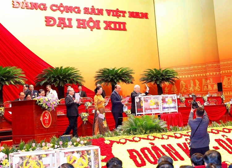 Đại hội XIII: Bỏ phiếu bầu Ban Chấp hành Trung ương khóa XIII Đại hội XIII: Bỏ phiếu bầu Ban Chấp hành Trung ương khóa XIII