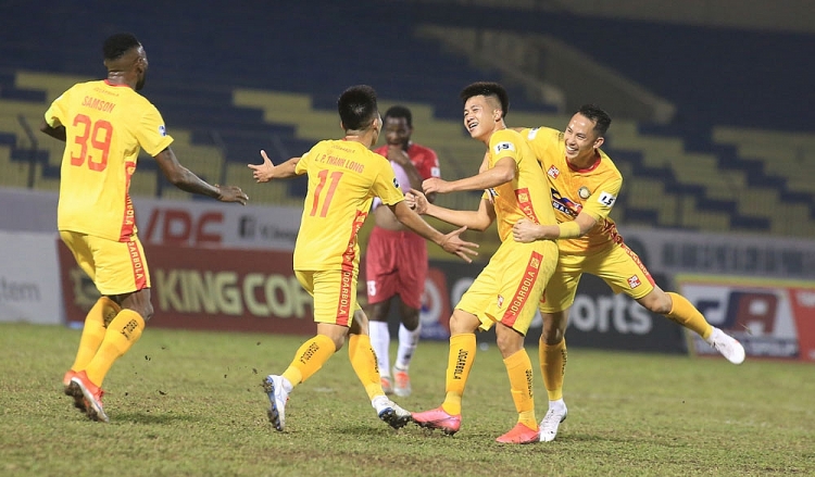 V-League 2021 chính thức hoãn vì dịch COVID-19 V-League 2021 chính thức hoãn vì dịch COVID-19
