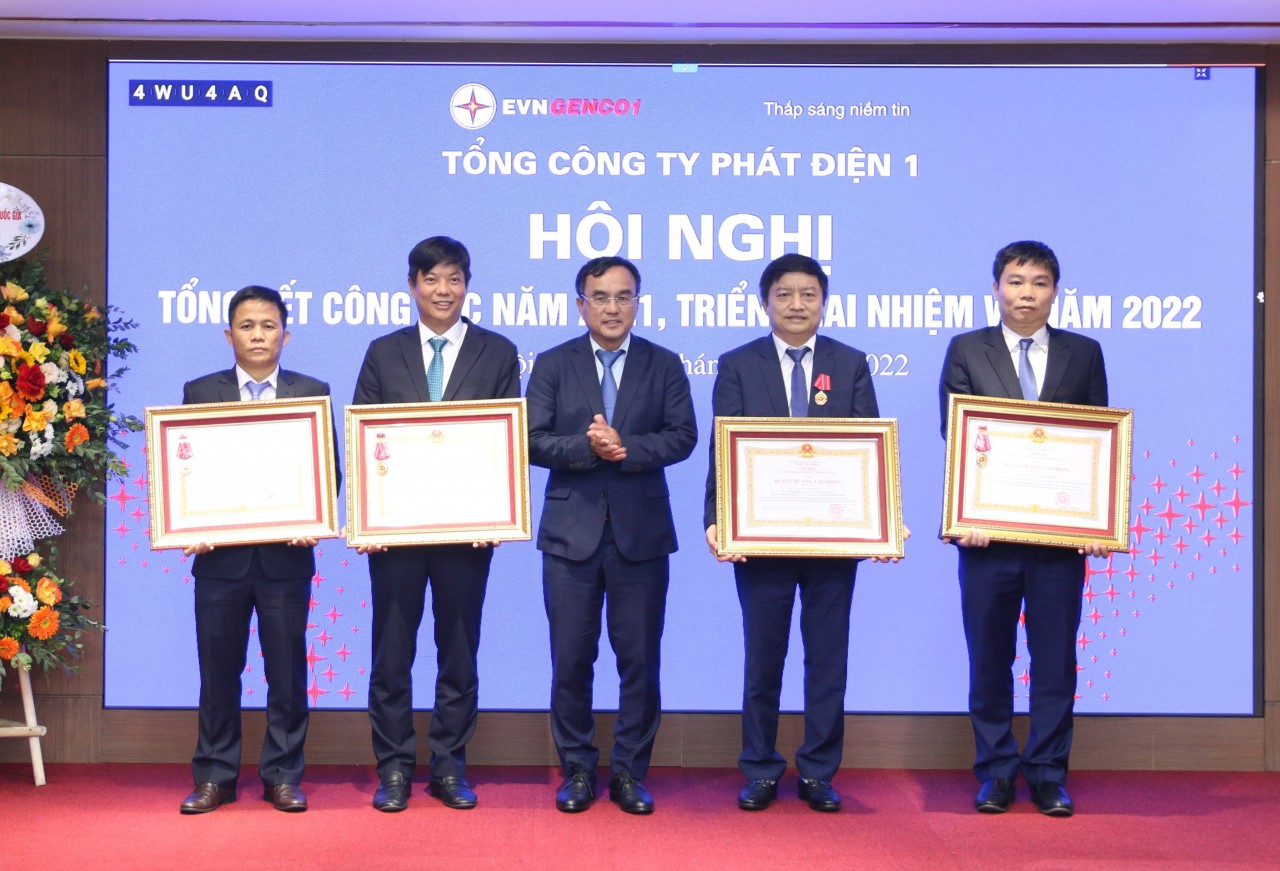 Tiếp tục xứng đáng là đơn vị dẫn đầu khối sản xuất của EVN trong năm 2022 Tiếp tục xứng đáng là đơn vị dẫn đầu khối sản xuất của EVN trong năm 2022