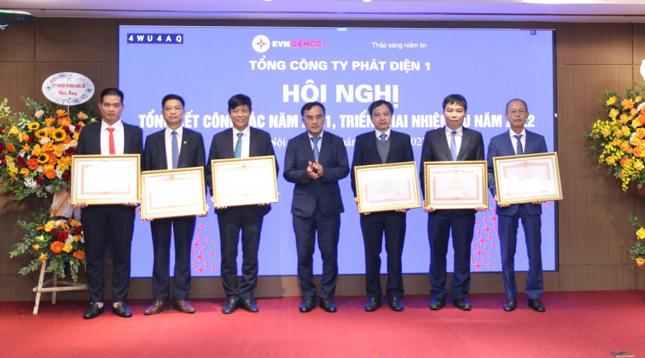 Tiếp tục xứng đáng là đơn vị dẫn đầu khối sản xuất của EVN trong năm 2022 Tiếp tục xứng đáng là đơn vị dẫn đầu khối sản xuất của EVN trong năm 2022
